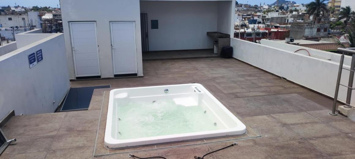 2Br-3Ba Condo Block From Beach W Rooftop Jacuzzi Mazatlán Εξωτερικό φωτογραφία